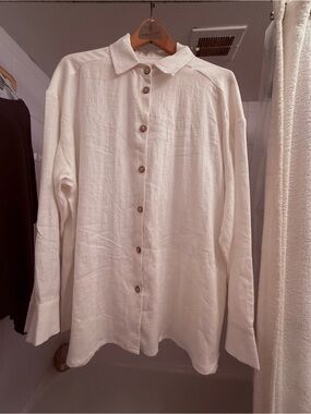 Classic Linen Women's Oversized White Button-Down Shirt — Lightweight Long Sleev